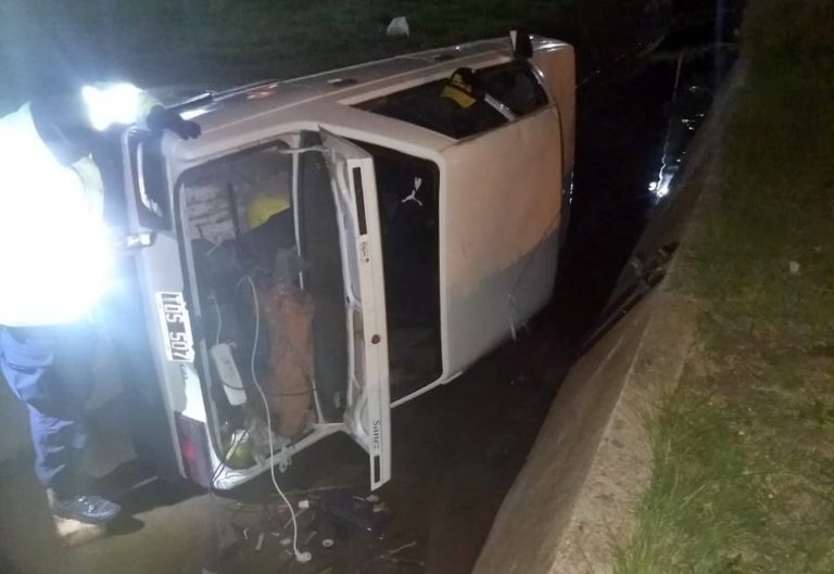 Ingresaba a General Pico y terminó dentro del canal de desagüe de calle 9