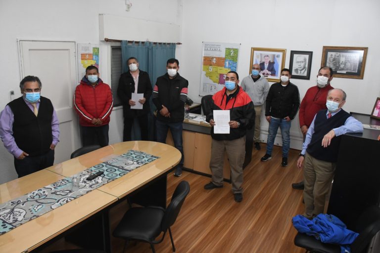La Pampa: firmaron convenio regulatorio con conductores de ambulancias