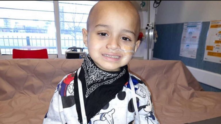 Un nene padece un cáncer terminal y su familia pide desesperadamente un avión sanitario para volver a su casa en Tucumán: “Ya no hay nada que hacer”