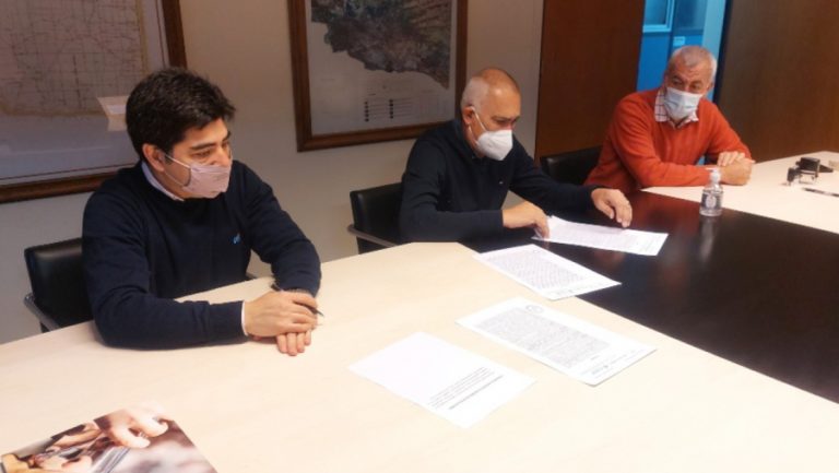 Firman convenios para obras de agua y cloacas en Realicó y Quemú Quemú