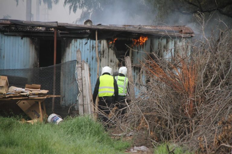 Otra vez comenzó a prenderse fuego el vagón que ardió en la madrugada