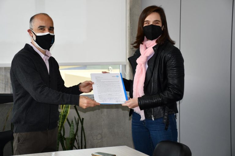 Anita Pellitero visitó el Concejo Deliberante y le entregaron la resolución donde declararon de interés su participación en Tokio