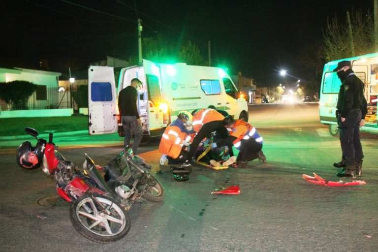 Una mujer fue trasladada inconsciente al hospital tras un accidente de tránsito