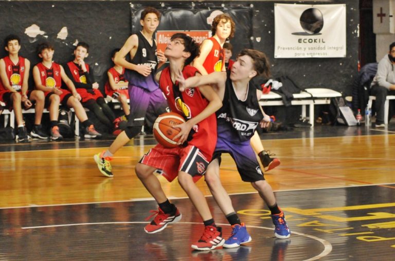 Básquet: Pico FBC se quedó con la victoria ante Sportivo Realicó e Independiente “blanco” le ganó con comodidad a Cultural Argentino