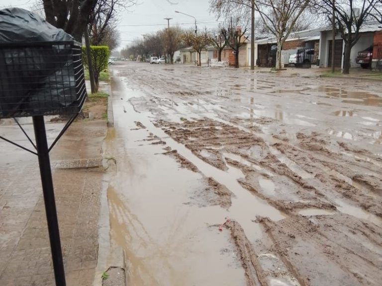 Las fotos y videos que envían los vecinos por el estado en que quedaron las calles
