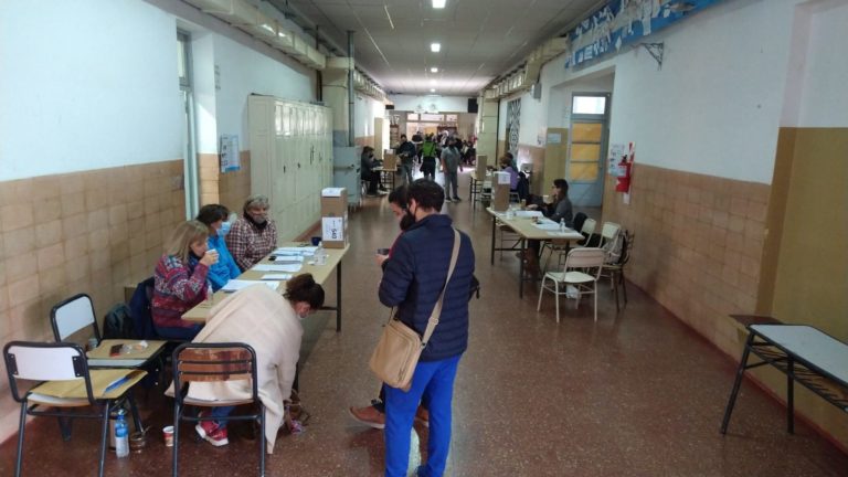 PASO 2021: arrancaron los comicios en General Pico, se vota en 22 escuelas y colegios con un total de 158 mesas