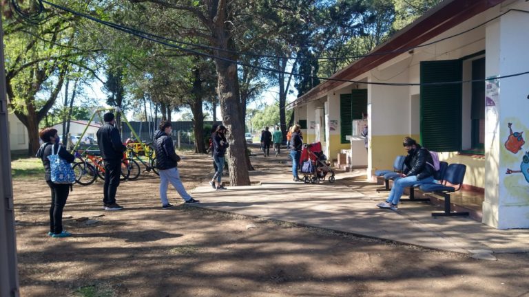 Nelly Urruchuaga se refirió a la vacunación libre para mayores de 18 años y aseguró que, desde el anuncio, la concurrencia fue masiva en todos los centros de la ciudad