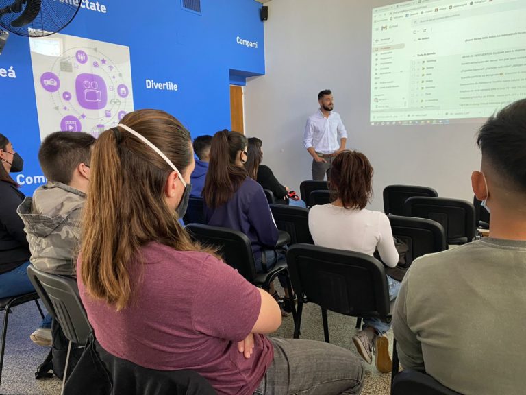 30 jóvenes iniciaron el curso de Desarrollo Full Stack en General Pico