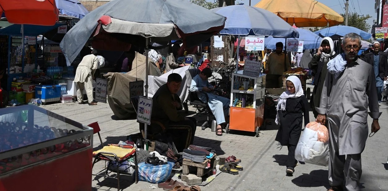 Hambre y miseria en Afganistán: la gente vende a sus hijos para comer