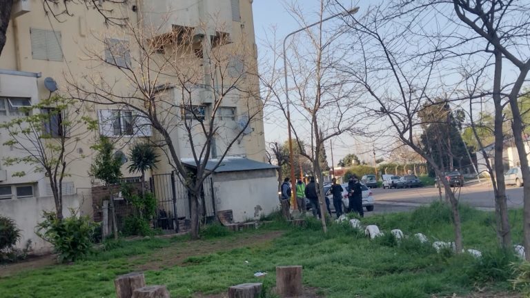 Intento de asalto al repartidor: Allanan tres viviendas, demoran dos menores adultos, secuestran dos armas y sustancias prohibidas
