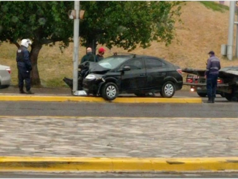 San Juan: una familia chocó con un pilar y su única hija murió horas después de que le dieran el alta
