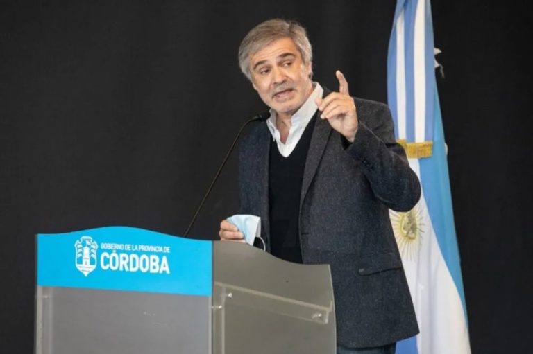 Docentes de Córdoba no vacunados: PCR cada lunes o licencia sin sueldo