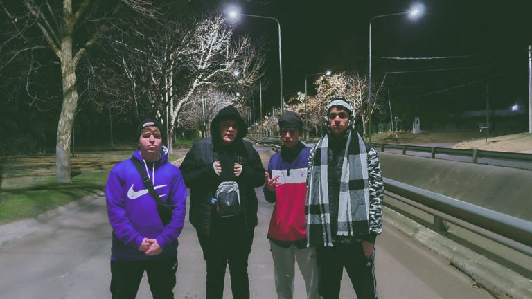 El grupo piquense Ingrávidos presenta su segundo single, “Llegando Tarde”