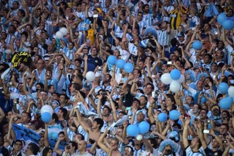 Los mayores de 18 años deberán tener al menos una dosis para entrar a la cancha