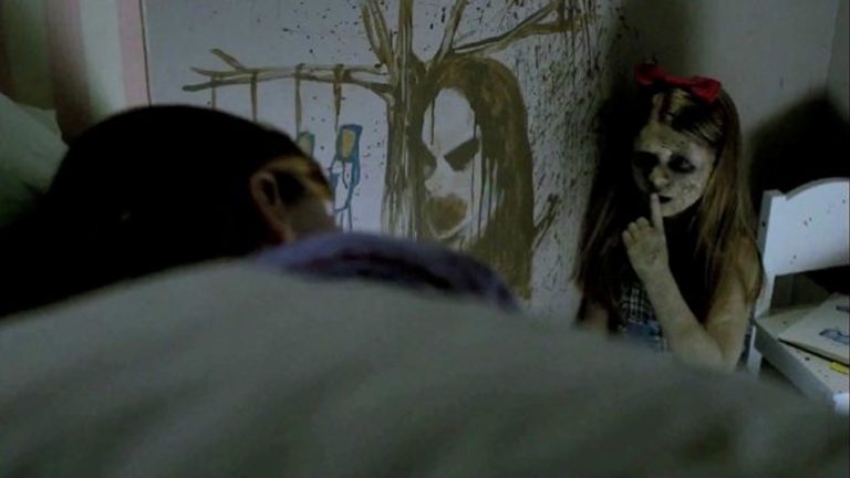 Trabajo que da miedo: pagan 1300 dólares a quien vea 13 películas de terror