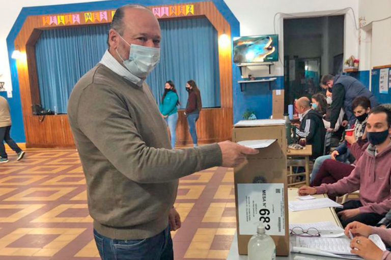 “En la privacidad uno puede expresar su conformidad o no”, dijo Kroneberger tras votar