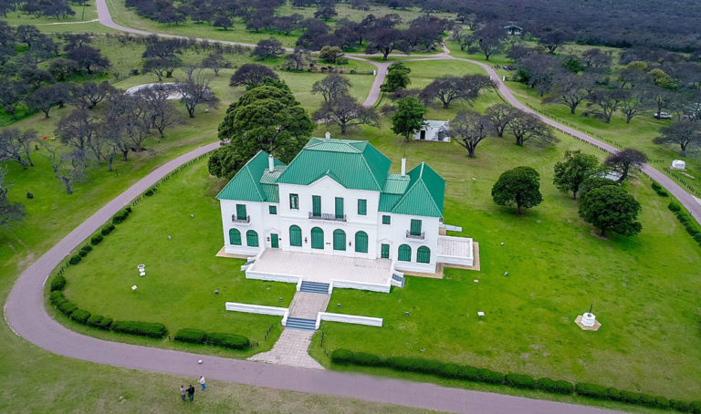 Gobierno licitó la construcción de cabañas para el alojamiento turístico en Parque Luro