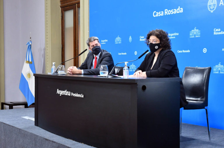 El Gobierno anunció que los turistas podrán vacunarse en la Argentina