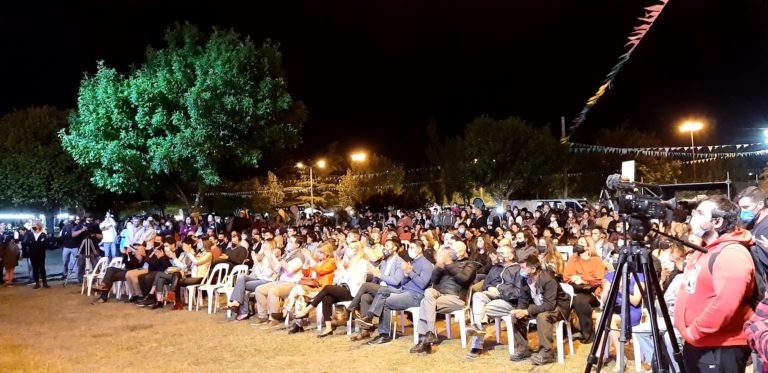 Con un desfile de actores, murgas y mucha música comenzó la Fiesta Nacional del Teatro en La Pampa