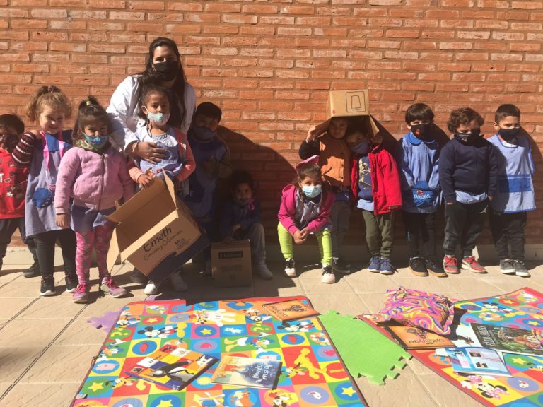 Importante participación de niños en el bibliomóvil de Conhello
