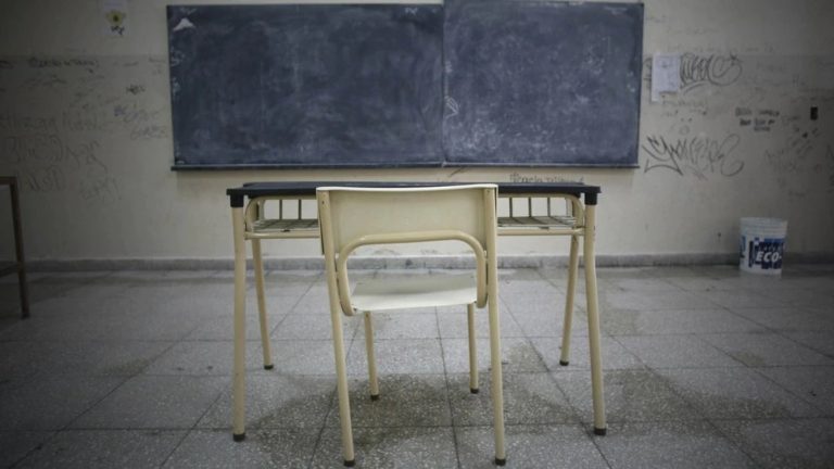 La Pampa: Docente usó una licencia médica para viajar al exterior, la condenaron a dos años de prisión en suspenso y fue inhabilitada de por vida