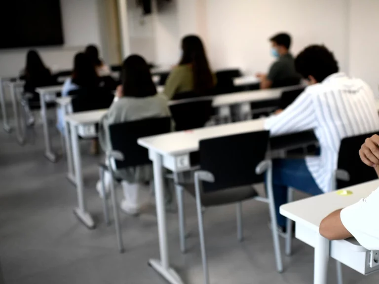 El Gobierno Nacional eliminó el distanciamiento en las universidades y autorizó la presencialidad plena