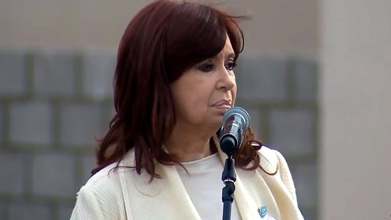 Presentan una denuncia penal por “amenazas de muerte” contra Cristina Kirchner
