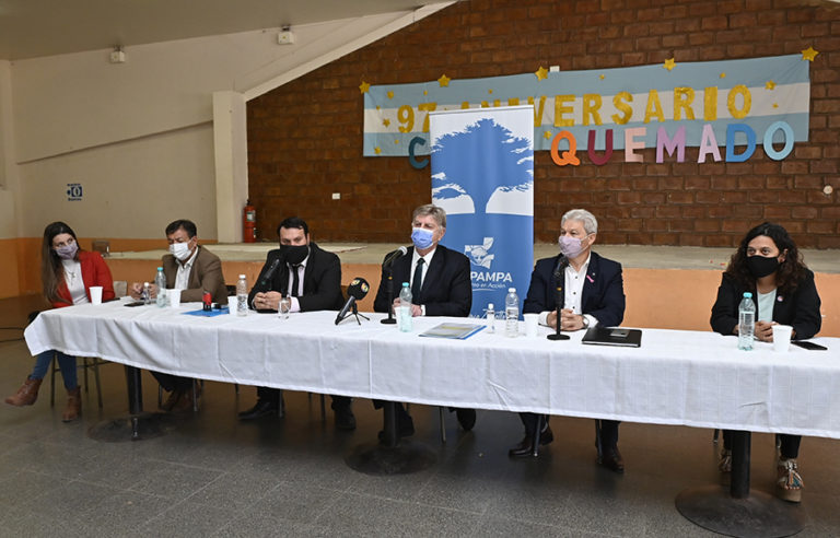 Ziliotto firmó convenios con intendentes en Carro Quemado: “En un día asignamos más casas que Macri en cuatro años”