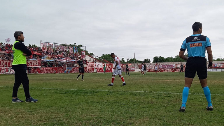 Aseguran que el informe del árbitro tras los disparos en el partido de Ferro de Pico y Huracán Las Heras “está alejado de la realidad”