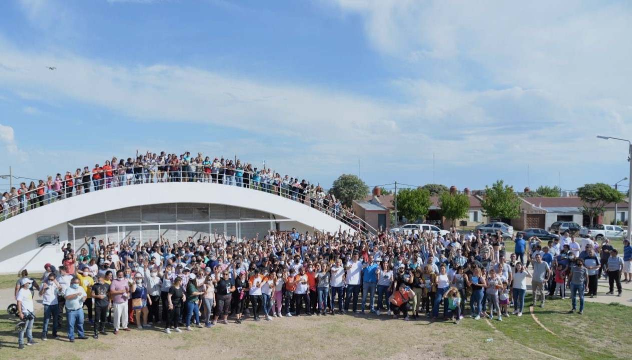 Multitudinaria caminata del Frente de Todos en Santa Rosa: “Notamos en el diálogo que los pampeanos siguen confiando en el peronismo”