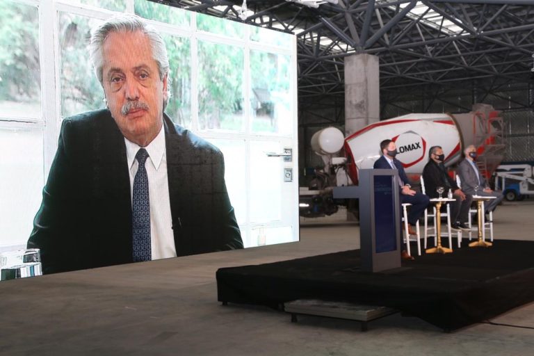 El presidente Alberto Fernández le pondrá marco al acuerdo para transformar planes sociales en trabajo en el sector de la construcción