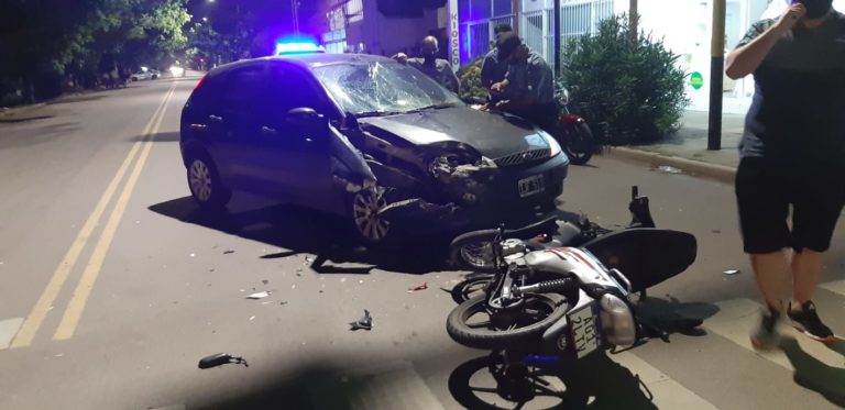Fuerte accidente dejó dos personas hospitalizadas