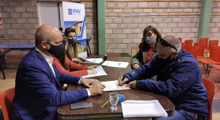 “IPAV en el territorio”: Se firmaron 14 escrituras en Guatraché