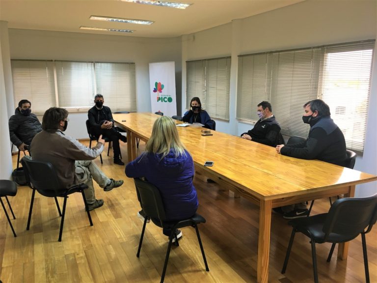 El municipio se reunió con productores vecinos al predio La Jorobada para analizar los resultados de la cosecha de maíz