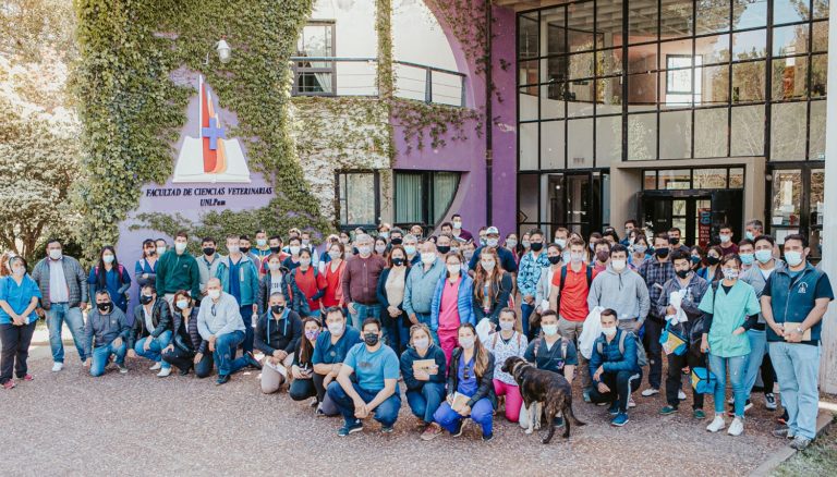 Más de 80 profesionales y estudiantes avanzados de Veterinarias vacunaron contra la rabia a 1805 animales en 21 barrios de General Pico