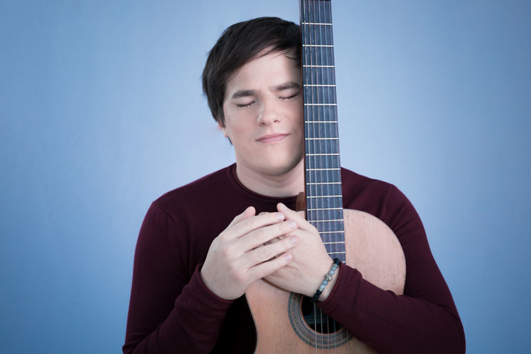 “A Solas”: El músico Nahuel Pennisi llega a General Pico el próximo domingo 17 para presentar “Renacer”, su último disco estrenado en pandemia