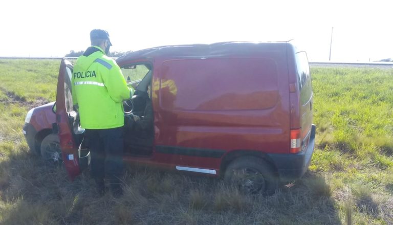 Vuelco en Ruta 35 cerca del cruce de Trenel: Dos mujeres de Huinca Renancó fueron hospitalizadas