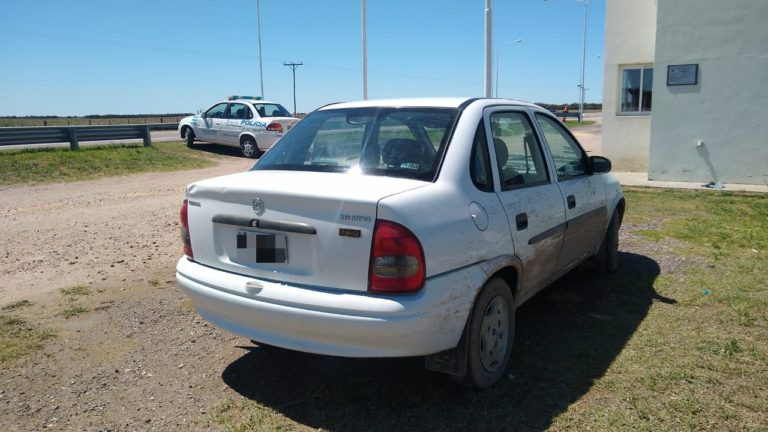 La Policía de Rancul encontró a un hombre de 80 años “desorientado” dentro de un auto en un camino rural: Desde ayer era intensamente buscado en la provincia de Buenos Aires