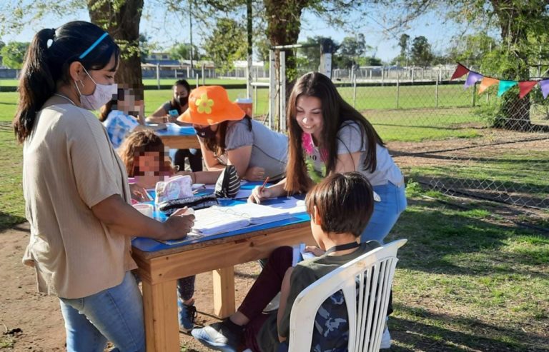 Estudiantes de la UNLPam brindan talleres de apoyo escolar en Pico FBC: “Está abierto para cualquier chico de forma totalmente gratuita”