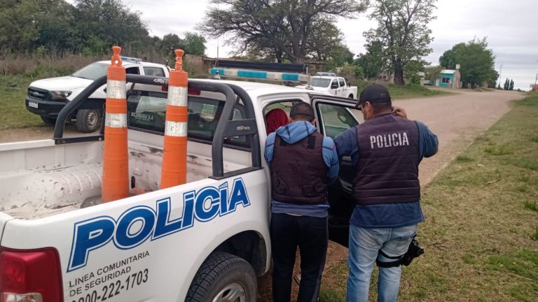 Allanamientos por el robo a un comercio en Victorica: La Policía detuvo a cuatro delincuentes, recuperó prendas de vestir y calzado