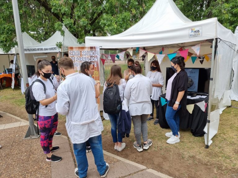 Expo Carreras 2021: “La mayoría de los jóvenes están interesados en tener una salida laboral rápida” destacaron desde los stands