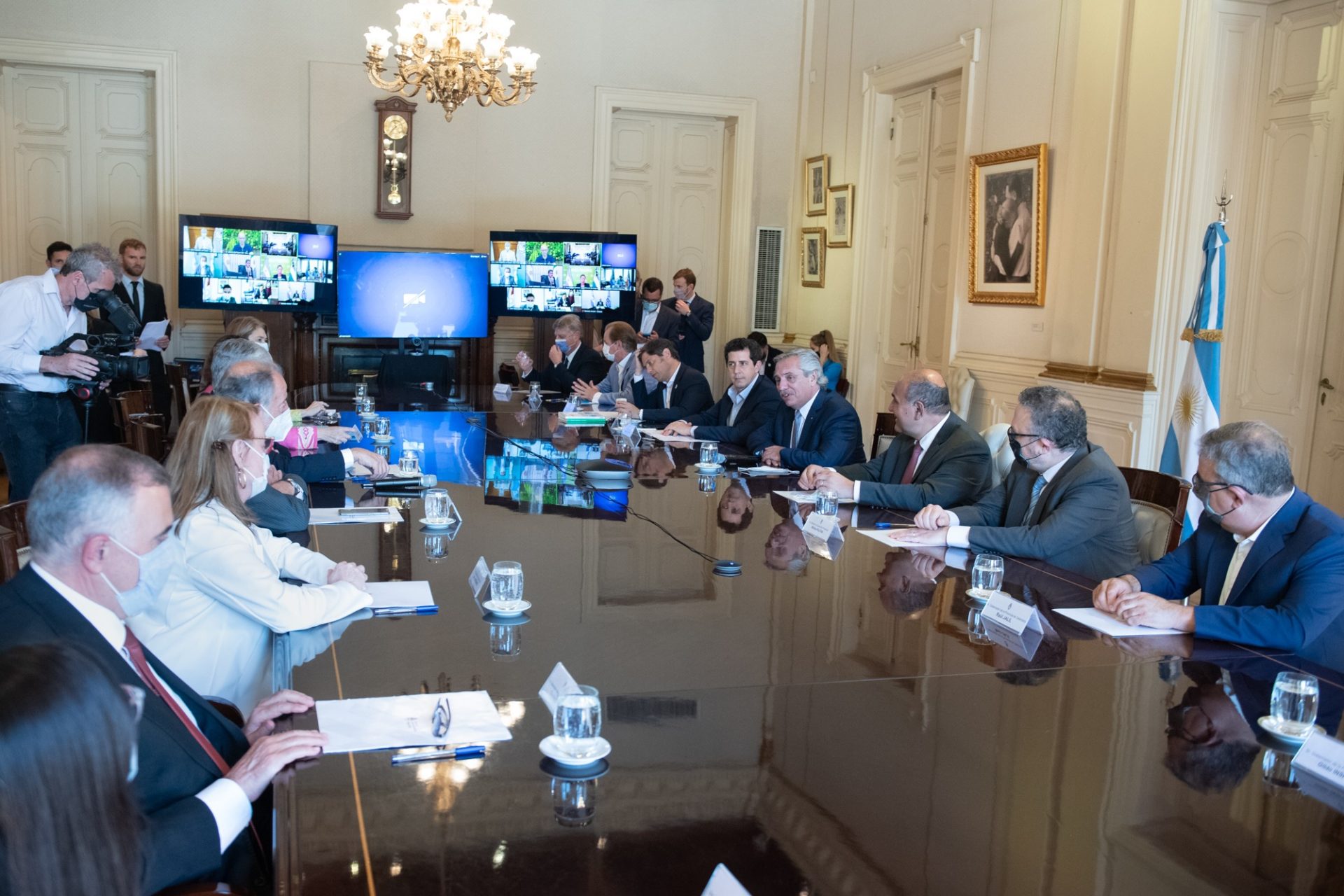 Ziliotto se reunió con Alberto Fernández y otros gobernadores para firmar el acuerdo oficial de control de precios congelados