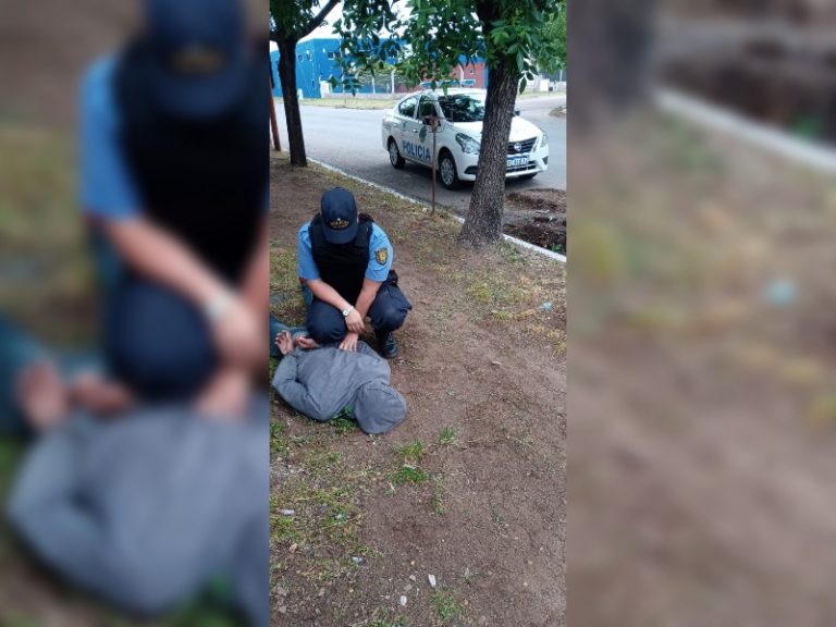 Dos sujetos ingresaron a robar a una cochera y uno de ellos fue detenido