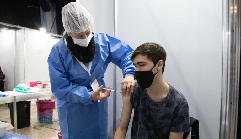 COVID-19: Llegaron 13.995 dosis a La Pampa, la mayoría será destinada a adolescentes