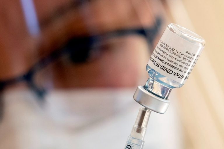 Qué dice el primer estudio preliminar sobre combinación de vacunas contra el COVID-19 hecho en la Argentina
