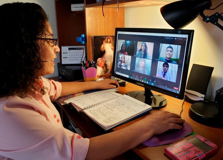 El Gobierno Nacional acordó con los gremios docentes un aumento adicional por conectividad que alcanza los $2250 por cargo