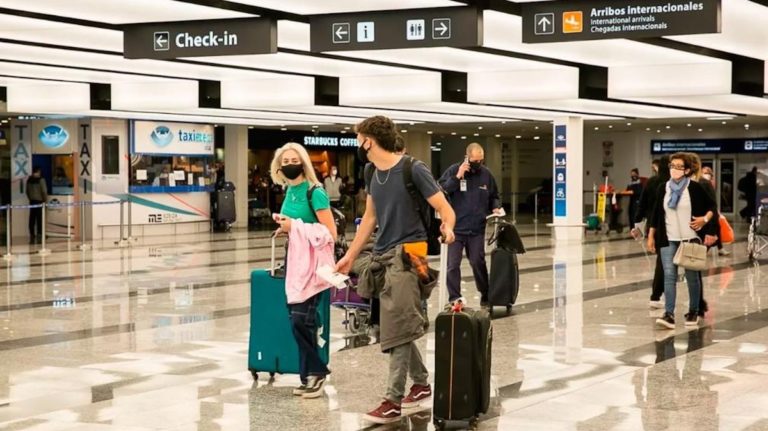 El Gobierno dispuso que las personas que lleguen desde África realicen aislamiento obligatorio