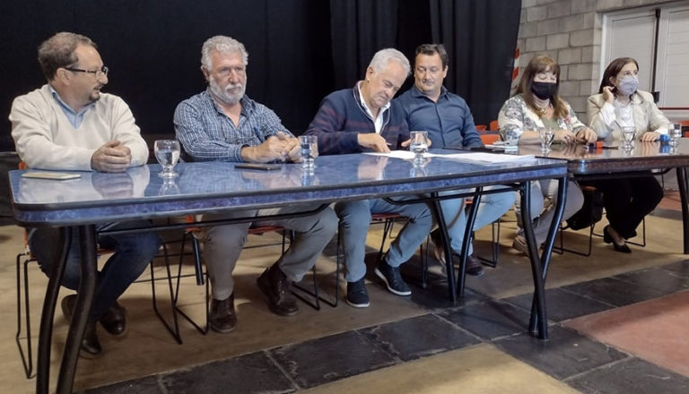 Firmaron un convenio de cooperación para conservar la biodiversidad en la laguna de Guatraché