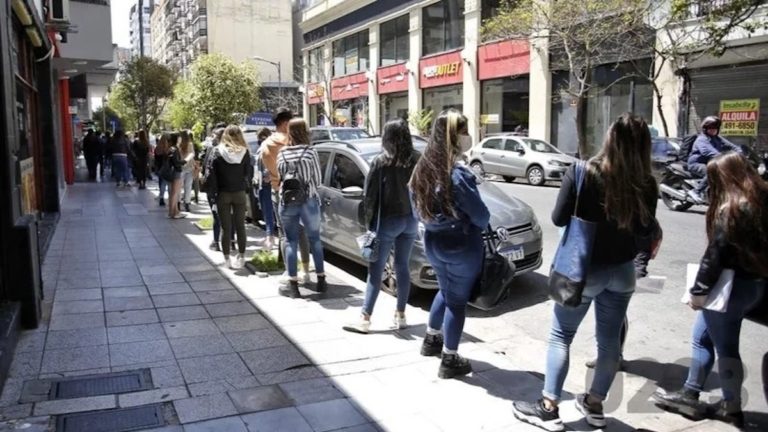 Mar del Plata: publicó una oferta laboral para el verano y recibió 7800 currículums