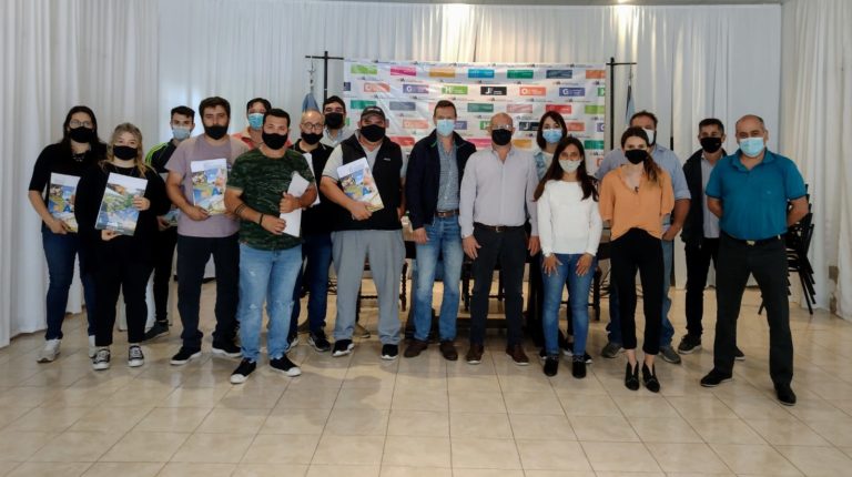 Entregaron créditos a emprendedores en Intendente Alvear
